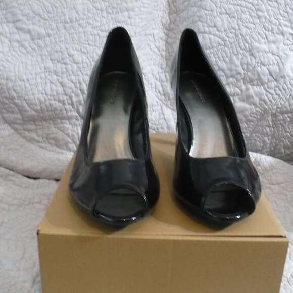 NEW WITHOUT BOX- Predictions Brand Black Patent Peep Toes w/ Stack Heels-SZ 13W - Picture 2 of 9